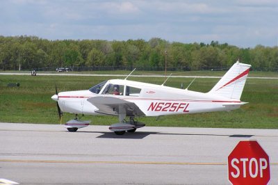 A Piper PA 28-140