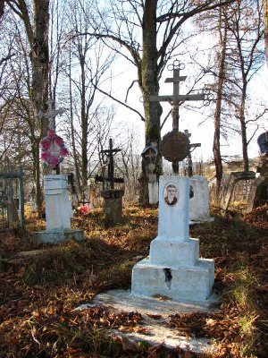 Przycerkiewny cmentarz w Hnyle(IMG_4257.jpg)