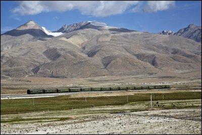 train departing Lhasa