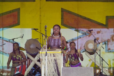 Amazones: Women Drummers of Guinea