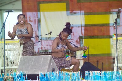 Amazones: Women Drummers of Guinea 1