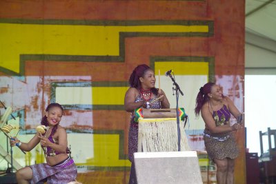 Amazones: Women Drummers of Guinea 2