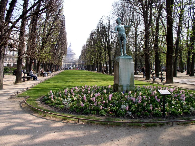 Place du Pantheon is the distance.