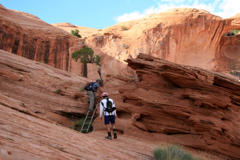 Hiking to Bowtie and Corona Arches