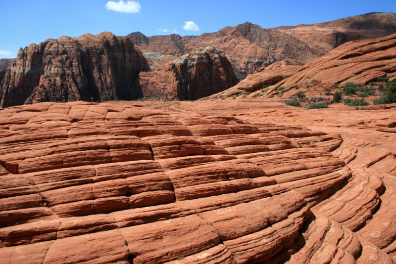Hking the sandstone formations of Snow Canyon