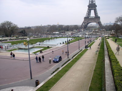 Jardin du Trocadero, Popular area for roller skating. 