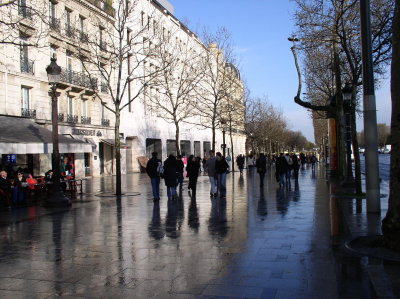 Intermittent day of rain. Parisian often did not use umbrellas.