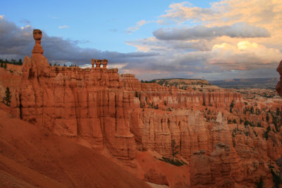 Hiking the Navajo Loop