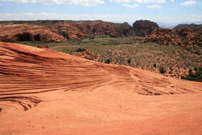 Hking the sandstone formations of Snow Canyon