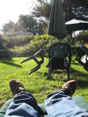 relaxing at the Sandpiper, the best hotel in Stinson Beach