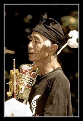 Homme pendant une crmation  Bali
