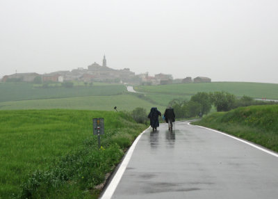 Walking in the rain towards Sansol