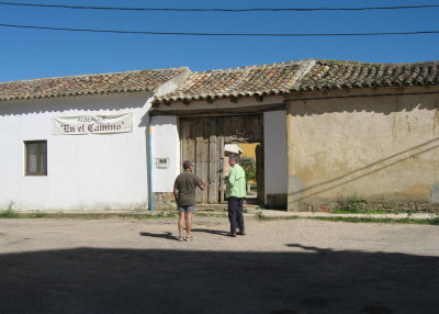 Outside view of the albergue in Boadilla
