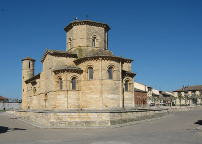 Back view of Iglesia Santa Maria in Fromista