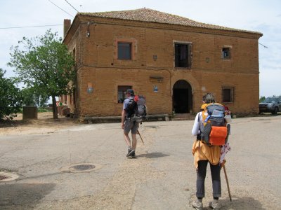 Arriving to the albergue in Bercianos