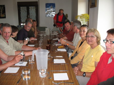 Communal pilgrim dinner at the albergue in Bercianos