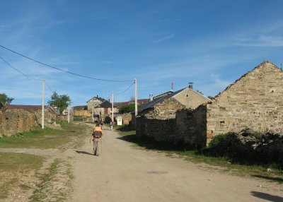 Entering the abandoned village of Foncebadon