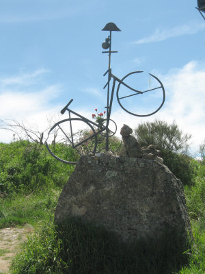 Memorial to a German cyclist pilgrim in El Acebo