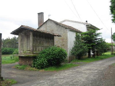 House with horreo in the camino