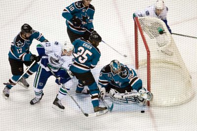 Vancouver Canucks vs. San Jose Sharks - December 13, 2007