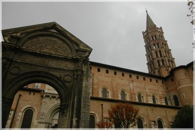 IMGP7658 Saint Sernin ou la tour de Pise.jpg