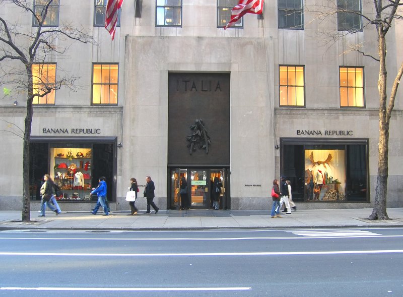 banana republic entrance 5th ave