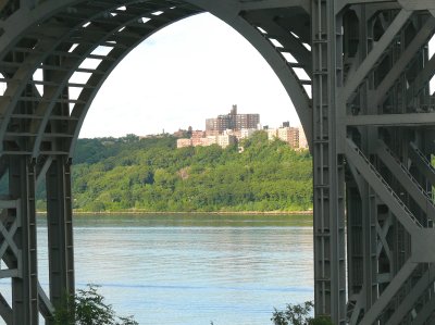 a peek through the GWB pillar