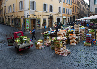 Street market at Via della Panetteria & Via di Scuderie