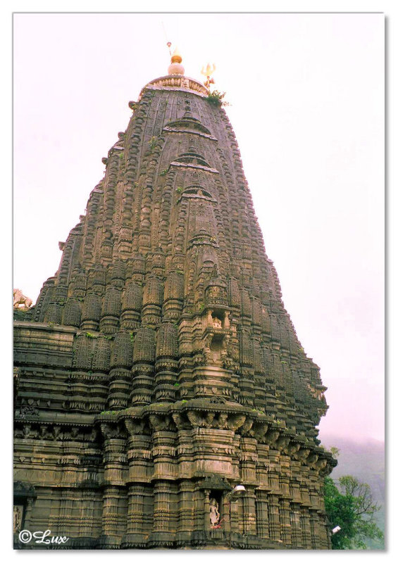 Tryambakeshwar Temple-Gopuram-Nasik.jpg