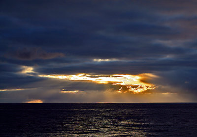 01 Midnight Sun on the Barents Sea 1.jpg