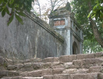 Steps to side gate