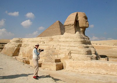 Elizabeth and the Sphinx near the Giza pyramids.jpg