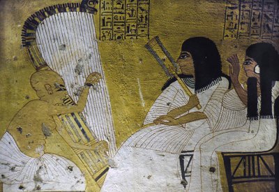 Tomb of Sennedgem - Harpist with Sennedgem and his wife.jpg