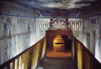 Tomb of Amunhirkopshef - burial chamber entrance.jpg