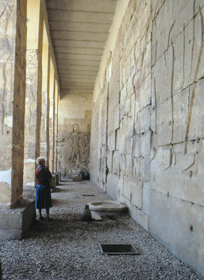 Temple of Seti 1 at Abydos - facade porch.jpg