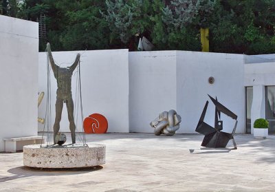 Vorres Museum Sculpture couryard.jpg