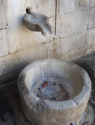  Hosios Loukas water font.jpg