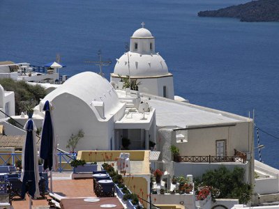 Santorini church overlooking the Caldera.jpg