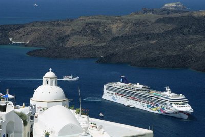 Cruise ship in harbor.jpg