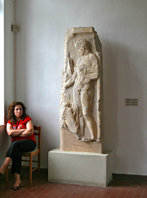 Samos Museum stele and guard copy.jpg
