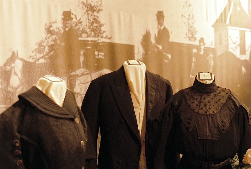 06_funerary_museum_mourners.jpg