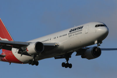 QANTAS Boeing 767-338 ER