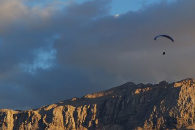 Parapendio al tramonto (Dolomiti)