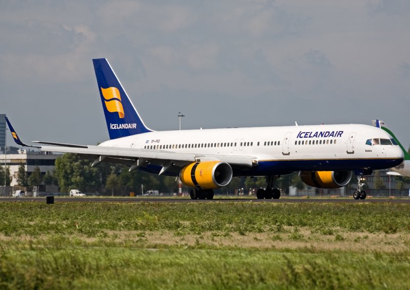 Icelandair - B757-200