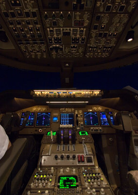 Boeing 747 Cockpit - Overview
