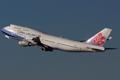 China Airlines Boeing 747 Climb Out From RWY 25R