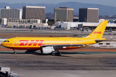 DHL taxiing out to RWY 25R
