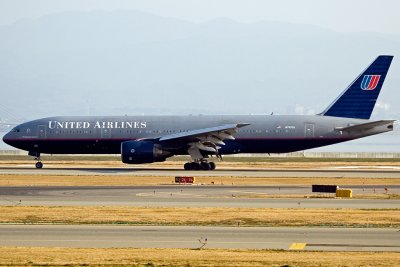 United Airlines B777