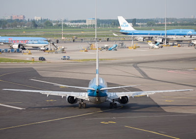 KLM - B737-800