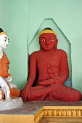 Red Shwedagon Buddha